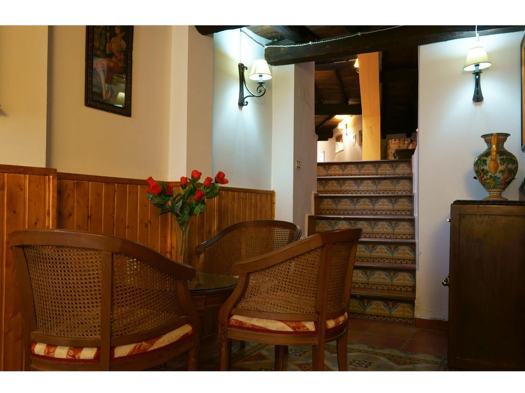 Apartamentos Rurales Victor Chamorro Del Arco Hervas Bagian luar foto