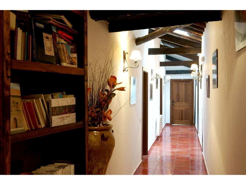 Apartamentos Rurales Victor Chamorro Del Arco Hervas Bagian luar foto