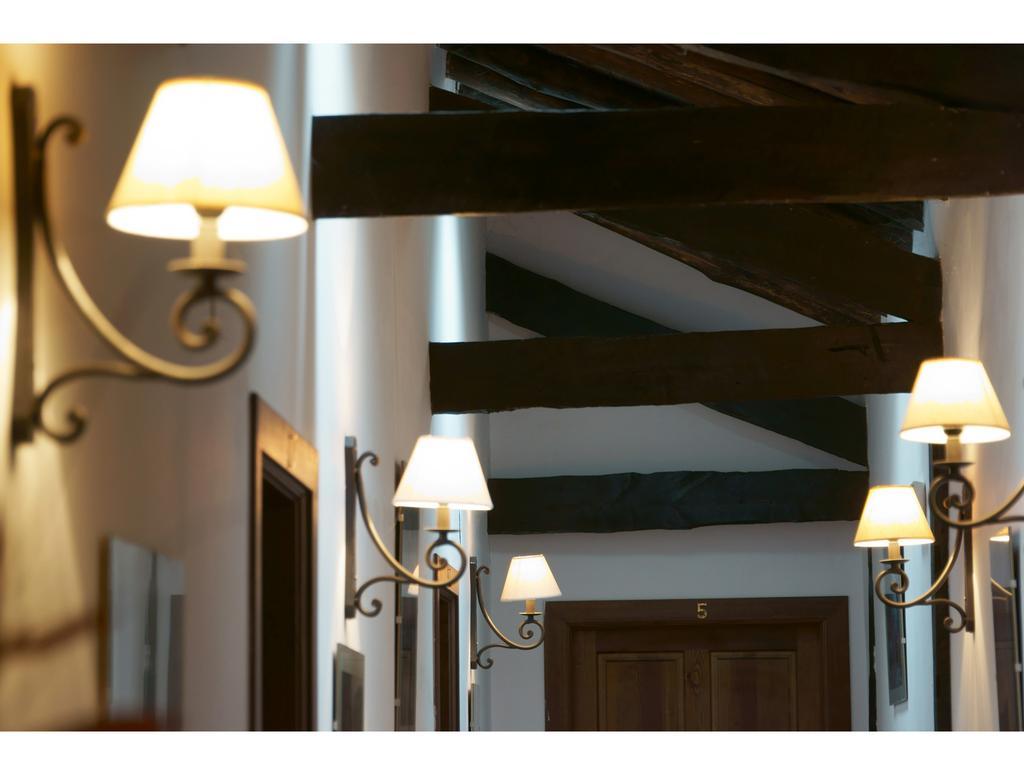 Apartamentos Rurales Victor Chamorro Del Arco Hervas Bagian luar foto